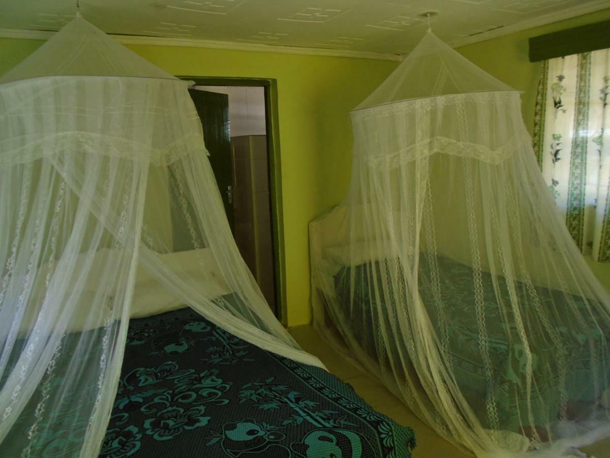 Rhino Tourist Camp Hotel Ololaimutiek Luaran gambar